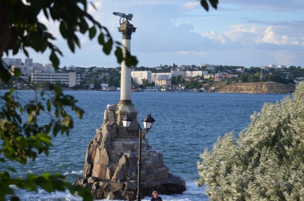 Памятник затопленным кораблям в Севастополе сейчас