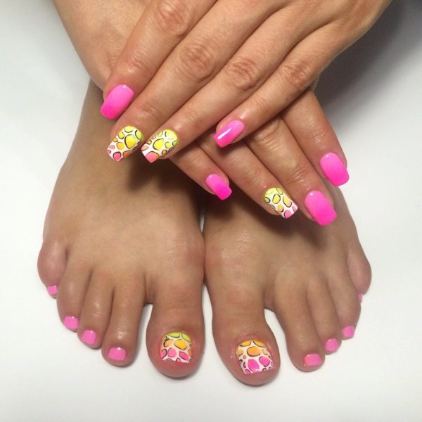 Маникюр и педикюр в одном стиле