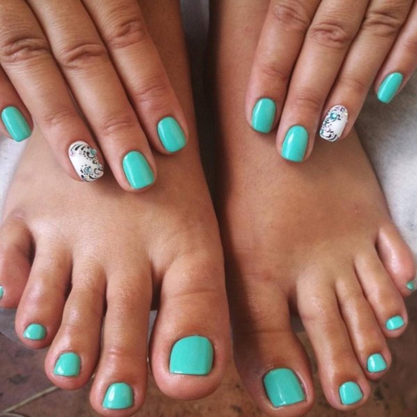 Маникюр и педикюр