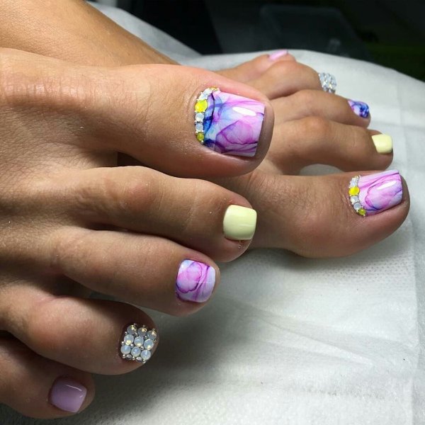 Модный педикюр