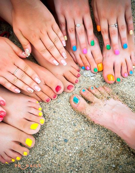 Разноцветный педикюр
