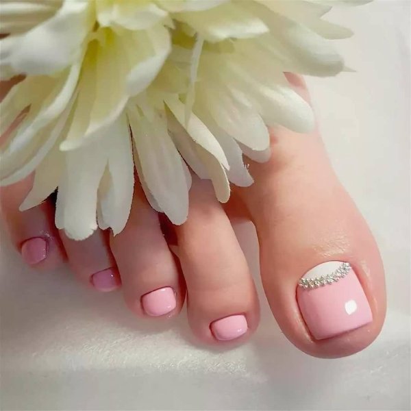 Педикюр розовый