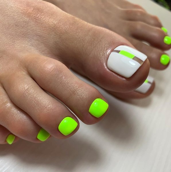 Разноцветный педикюр