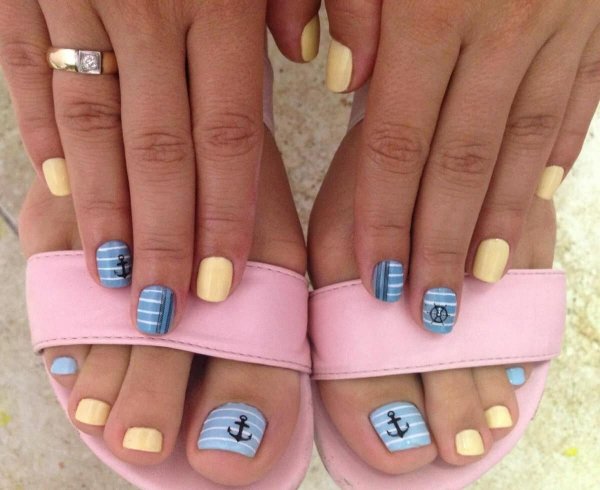 Маникюр и педикюр в одном стиле летний