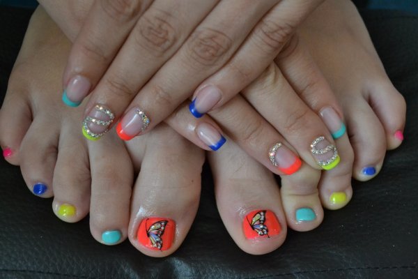 Разноцветный френч на ногах