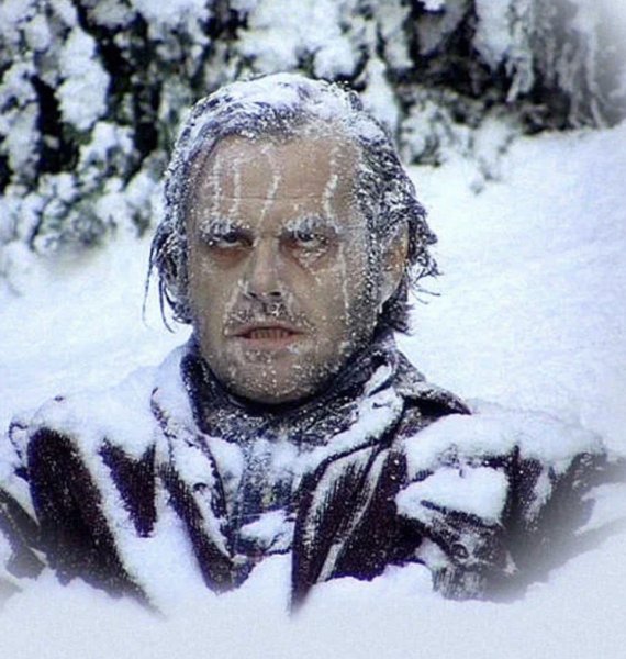 Парень и девушка в проруби