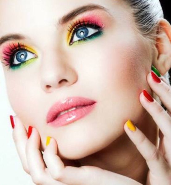 Яркий макияж образ