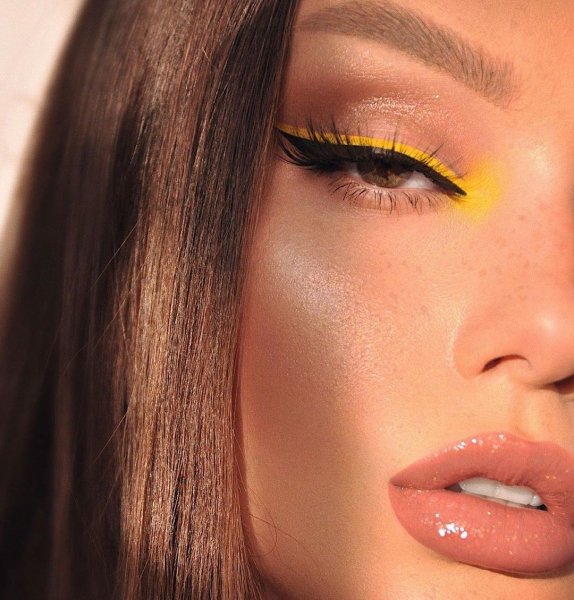 Макияж для блондинок сиреневый