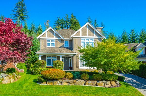 Загородный дом с садом