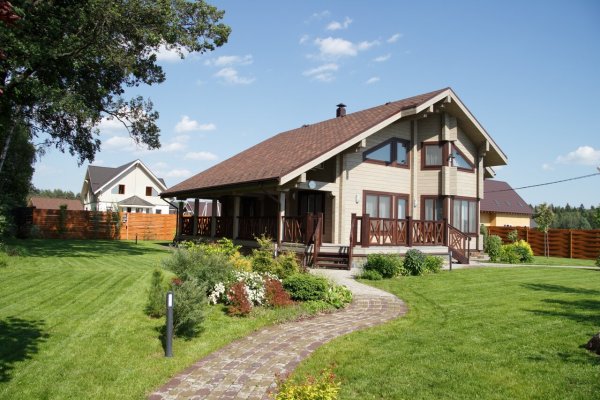 Дом у озера штат Монтана