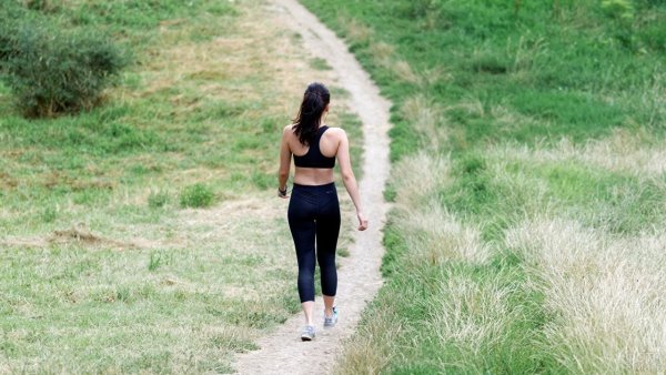 Девушка в желтых цветах