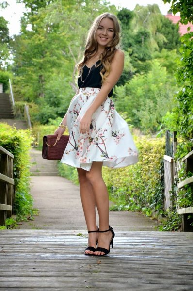 Девушки в летни платья х