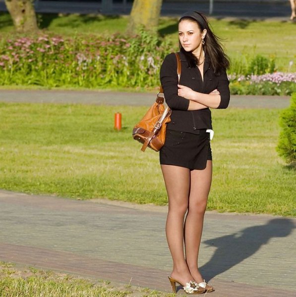 Женщины в мини