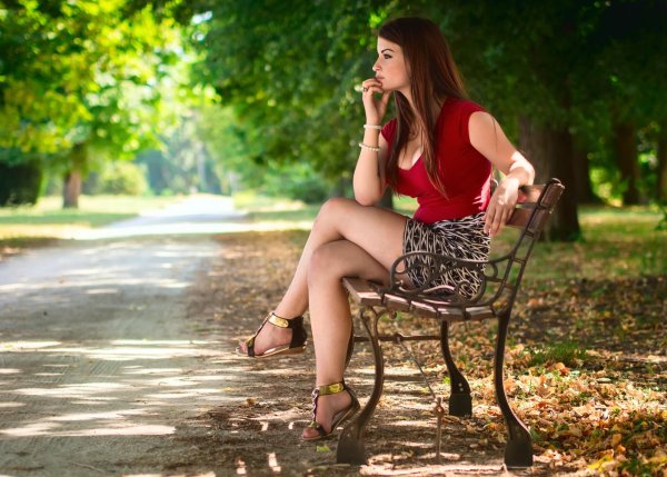 Девушка в платье летнем мини