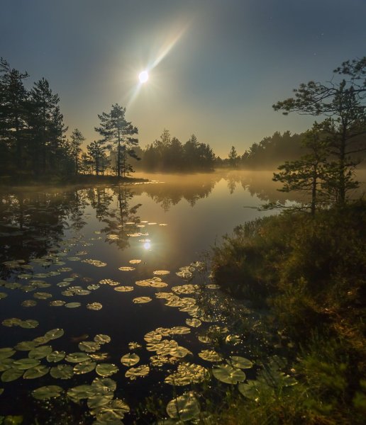 Луна и море