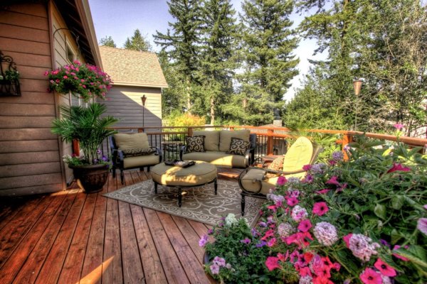 Семья на даче