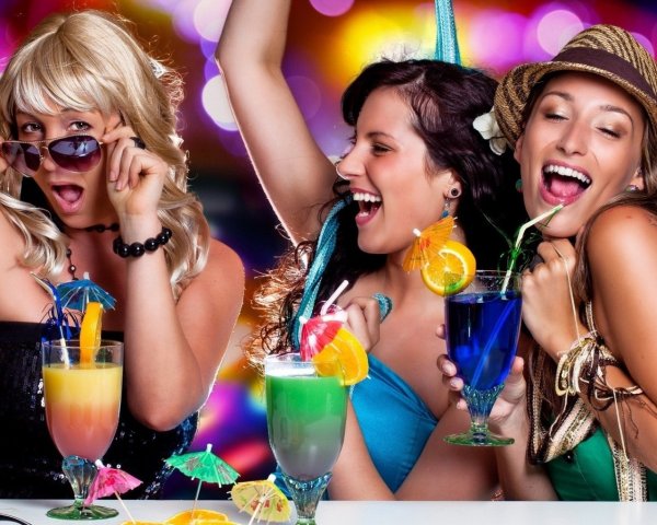 Девчонки на вечеринке