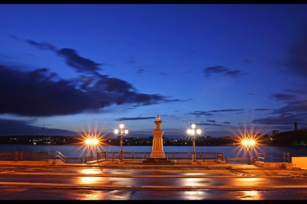 Набережная Ижевска ночью