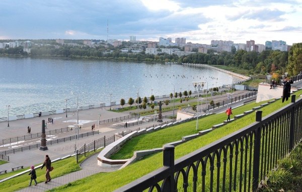 Набережная Ижевского пруда