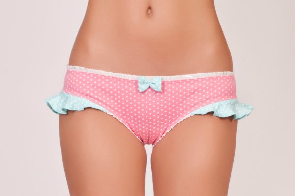 Маленькие розовые трусики