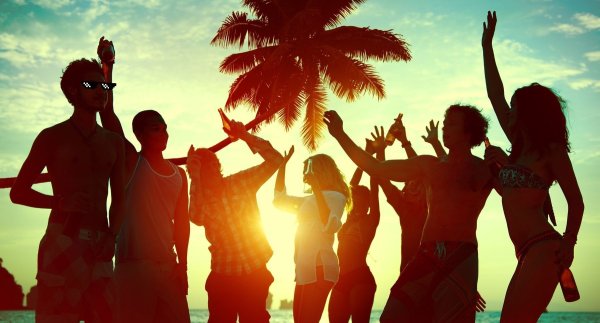 Молодежь на пляже