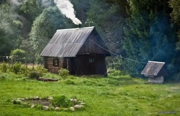 Топится баня в деревне