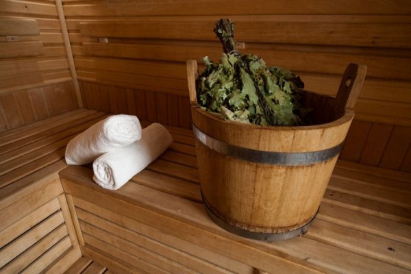 Русская баня с веником