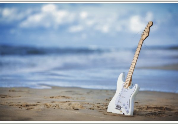 Гитара на песке