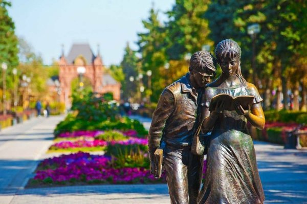 Памятники на улице красной в Краснодаре