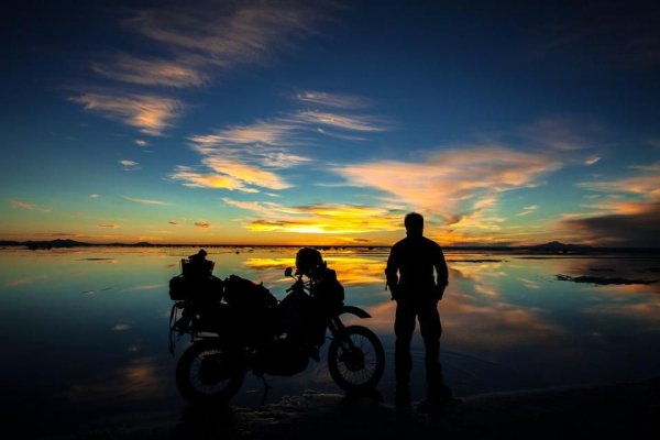 Мотоциклист на закате