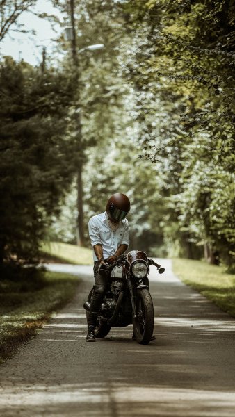 Мотоцикл на дороге