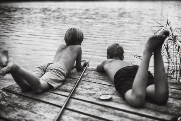 Босоногие мальчишки