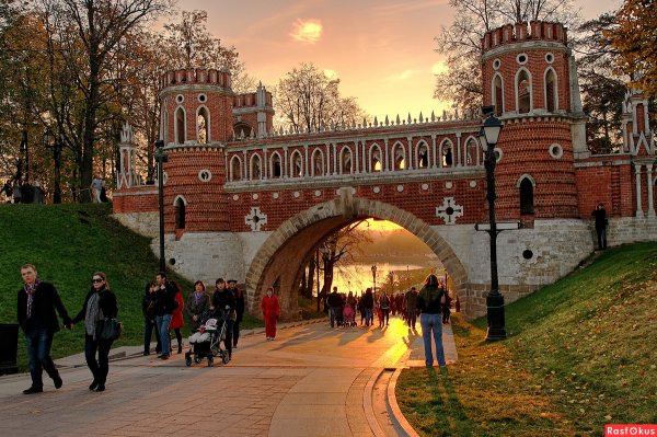 Усадьба Царицыно вечером