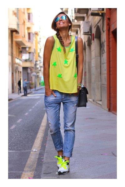 Яркая одежда