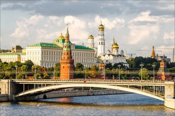 Москва вид на Кремль с реки 2020