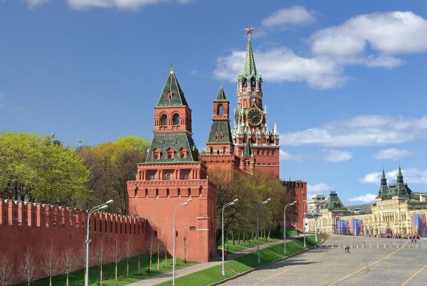 Кремль лето