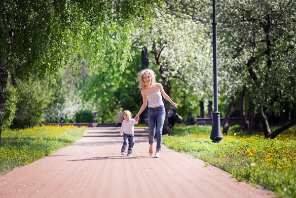 Прогулка в парке с детьми