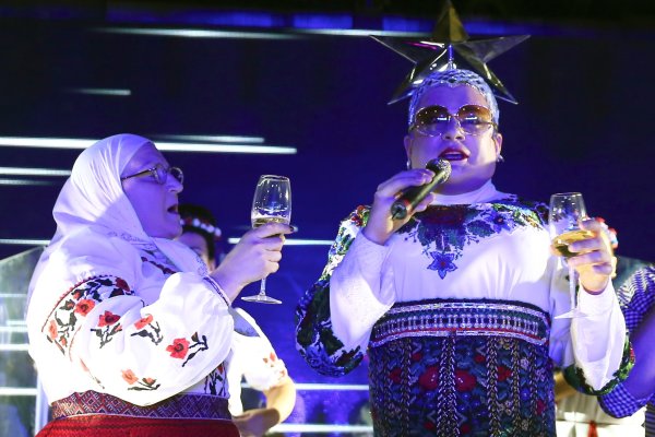 Верка Сердючка красная шапочкк