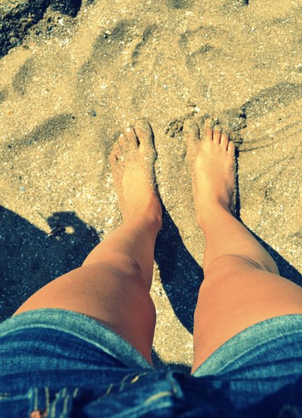 Ноги босиком по траве