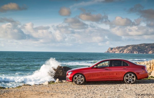 Море пляж пальмы девушка автомобиль