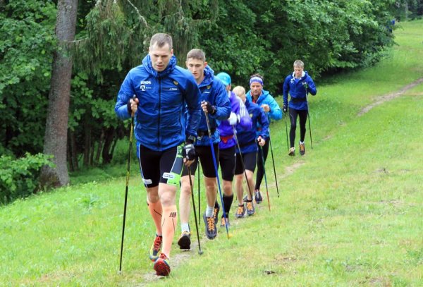 Тренировка лыжников