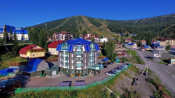 Гора зеленая Шерегеш гостиницы