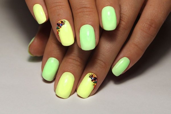 Ногти желто зеленые