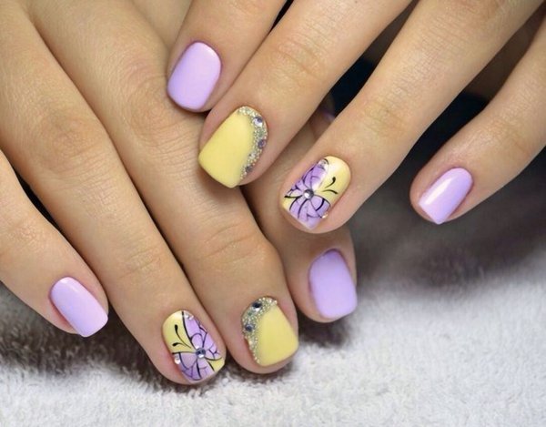 Маникюр сиреневый с желтым летний