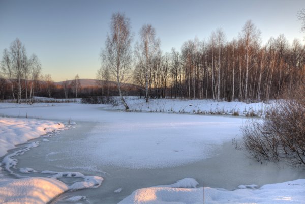 Замерзший водоем
