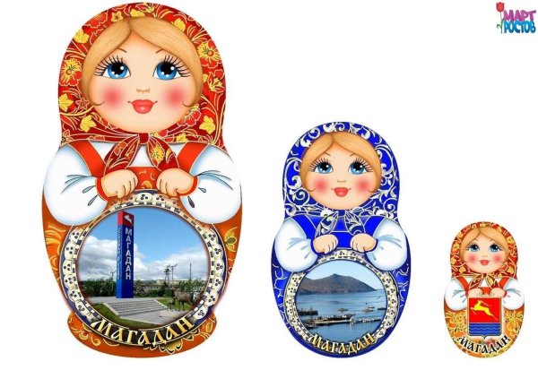 Матрешка на белом фоне