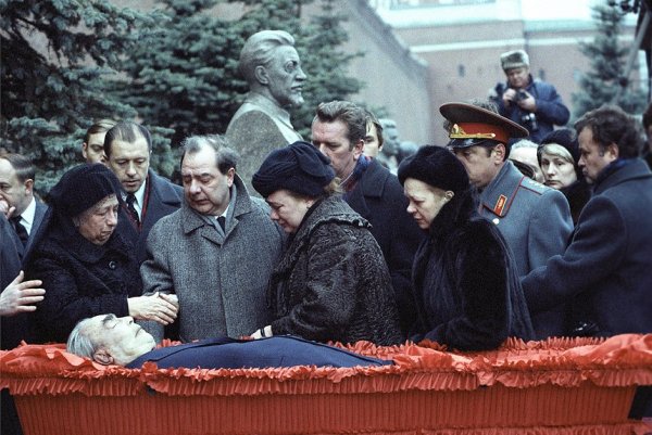 Похороны детей погибших