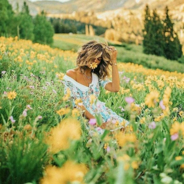 Девушка в горах