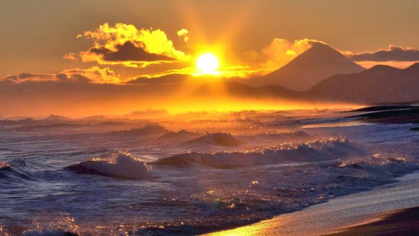 Восточная девушка в пустыне