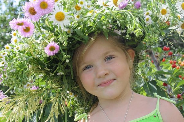 Дети на природе летом